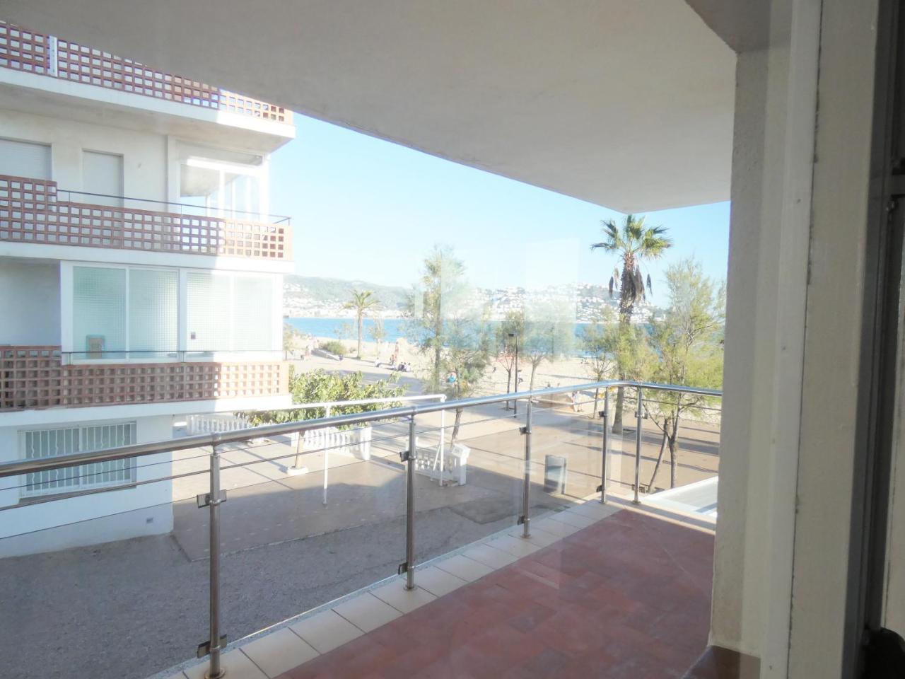 Europa 18 Apartment Roses Exterior photo